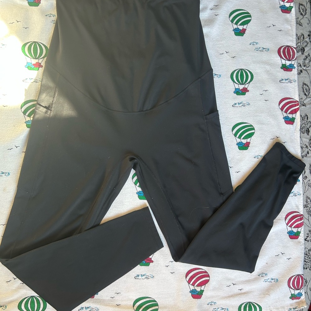 Black Leggings with Form-Fitting Design